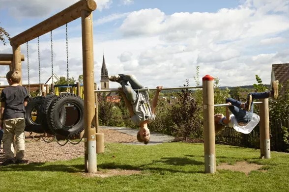 playparc unisport motorikbana i stål och trä